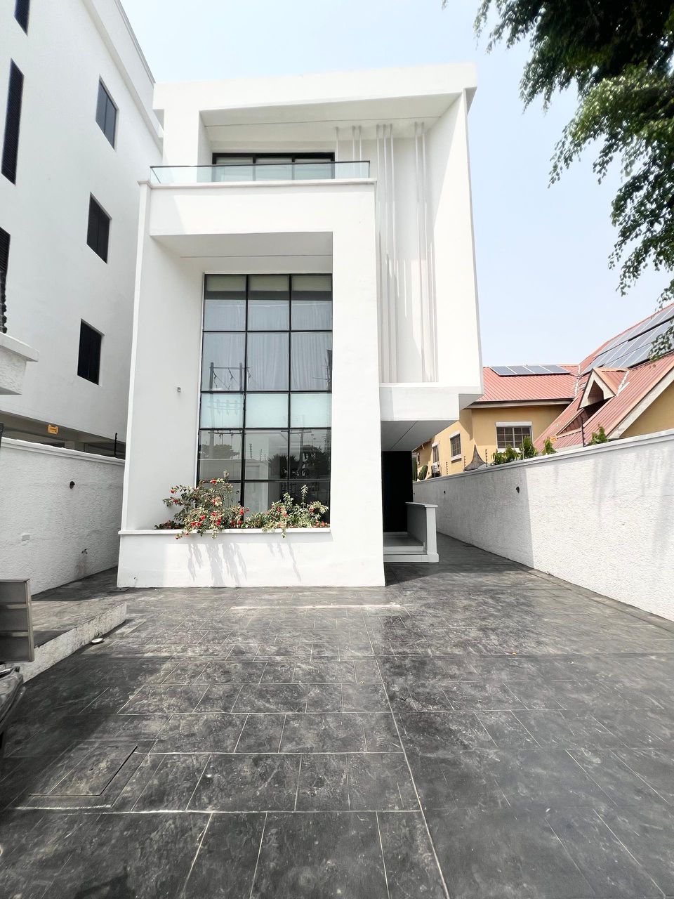 Lekki Phase1 Duplex with Swimming Pool & Cinema*